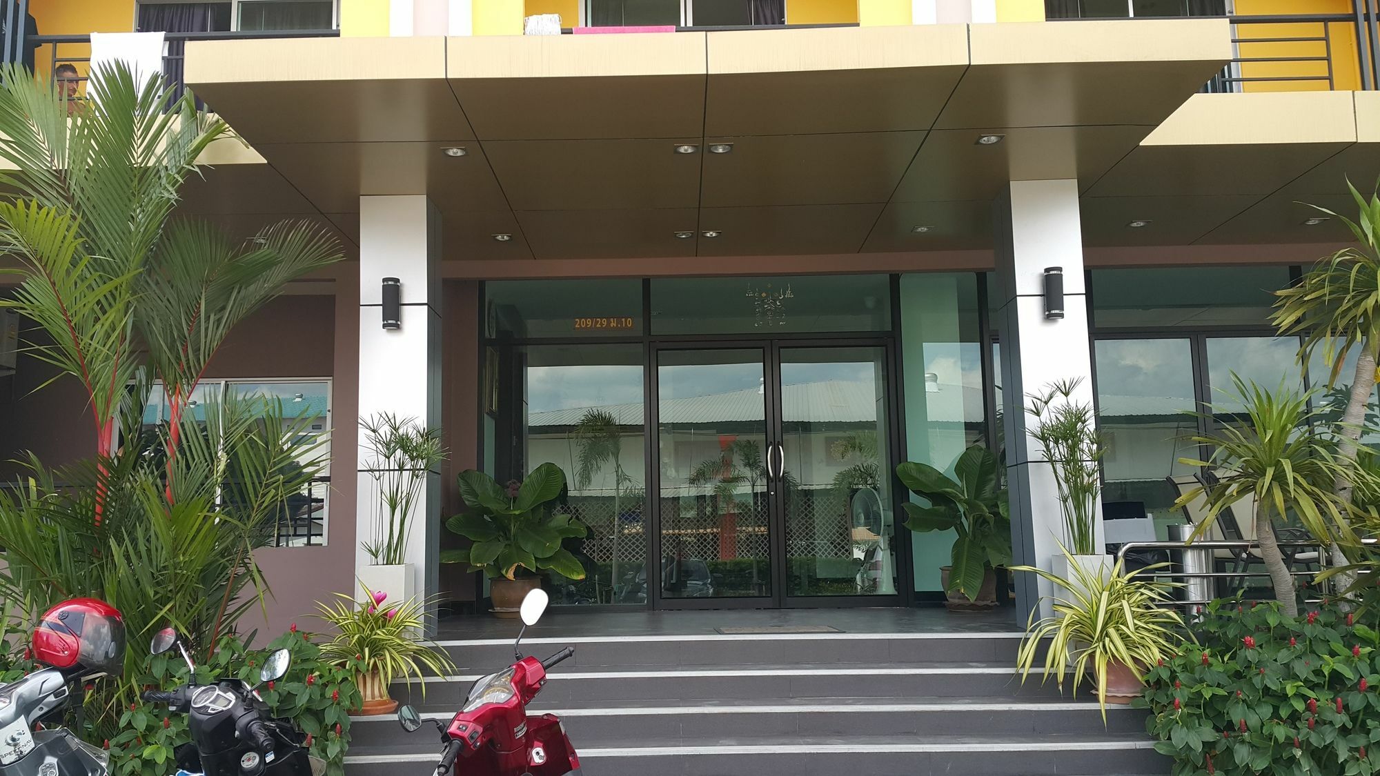 B Space Residence Nong Prue Dış mekan fotoğraf