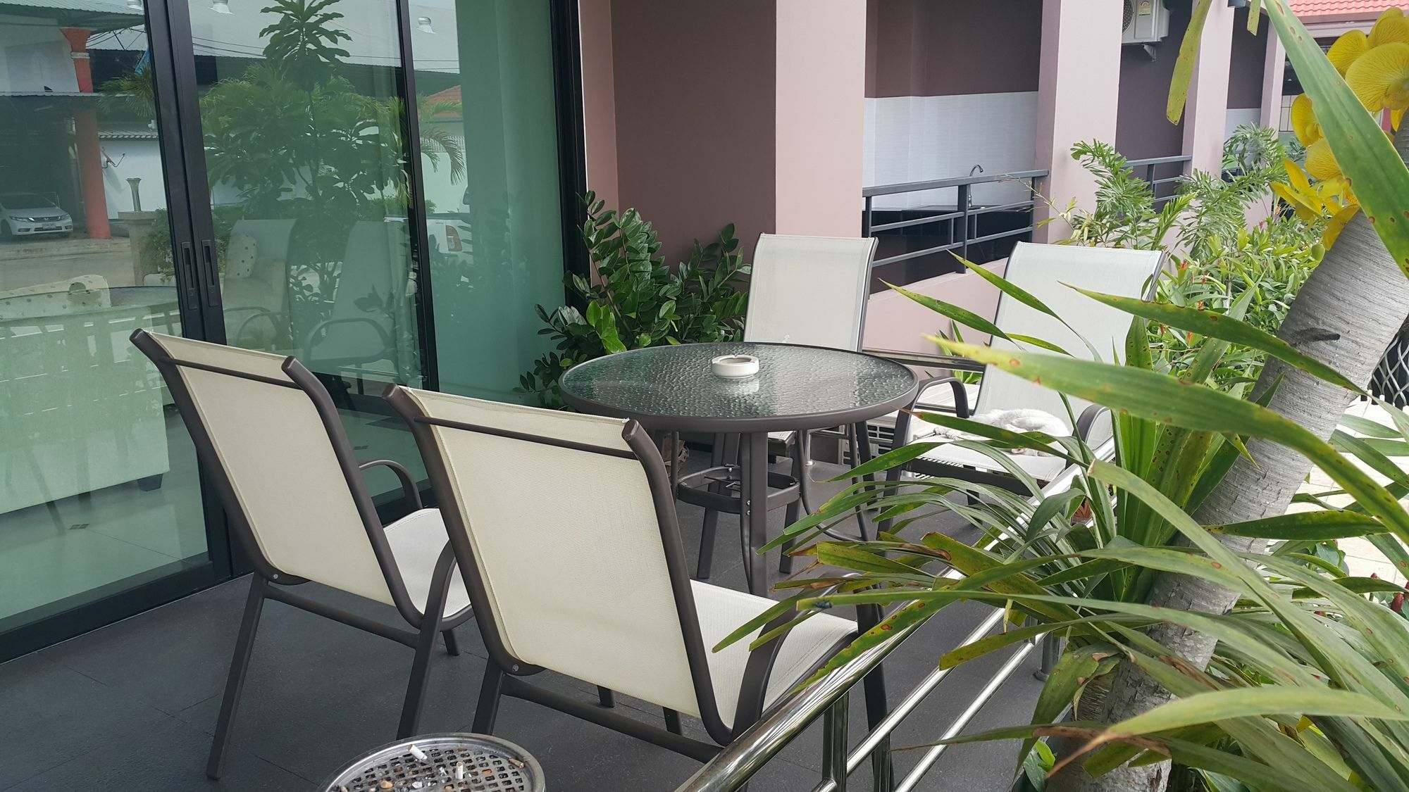 B Space Residence Nong Prue Dış mekan fotoğraf